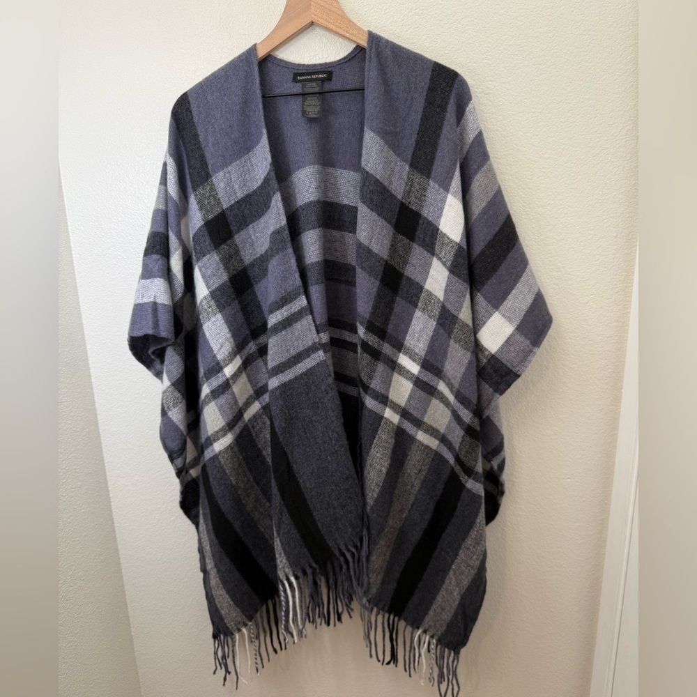 Banana Republic Women's One Size Cashmere Blend Wrap Plaid Purple Poncho
